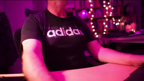 uk online show from 10-16-25, 10:22