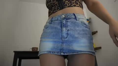 Snapshot of english_rose__ chatting on 05-10-26, 07:13 Rosie online show from 05-10-26, 07:13