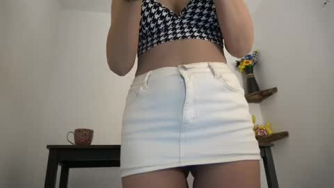 Snapshot of english_rose__ chatting on 05-30-26, 10:34 Rosie online show from 05-30-26, 10:34
