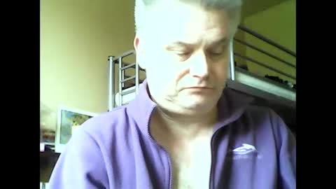 Snapshot of englishguysurrey chatting on 03-09-25, 12:20 englishguysurrey online show from 03-09-25, 12:20