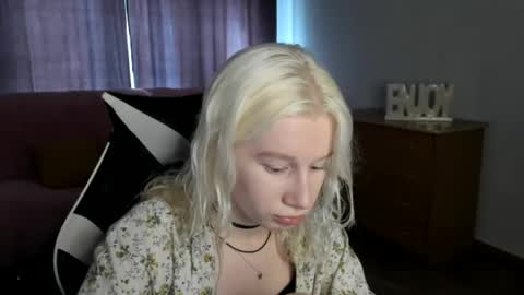 Snapshot of enigmadesert chatting on 08-10-26, 02:15 enigmadesert online show from 08-10-26, 02:15