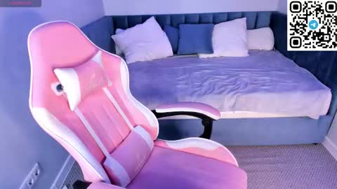 Snapshot of enigmatic_ella chatting on 02-09-26, 01:09 Ella online show from 02-09-26, 01:09