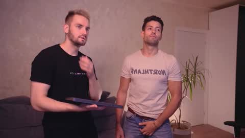 Snapshot of enjohnny chatting on 09-12-25, 10:54 Johnny online show from 09-12-25, 10:54