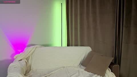 Snapshot of enjoyeverymoment_ chatting on 09-26-25, 08:35 enjoyeverymoment_ online show from 09-26-25, 08:35