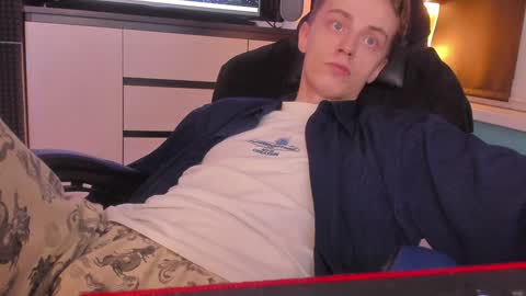 Snapshot of enkeer chatting on 12-28-24, 01:18 Enker online show from 12-28-24, 01:18