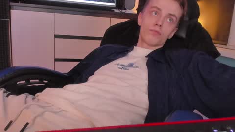 Snapshot of enkeer chatting on 12-28-24, 09:40 Enker online show from 12-28-24, 09:40