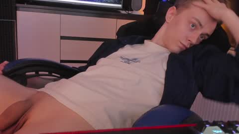 Snapshot of enkeer chatting on 01-05-25, 10:50 Enker online show from 01-05-25, 10:50