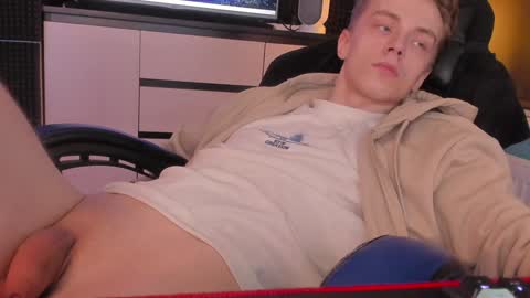 Snapshot of enkeer chatting on 01-07-25, 05:12 Enker online show from 01-07-25, 05:12