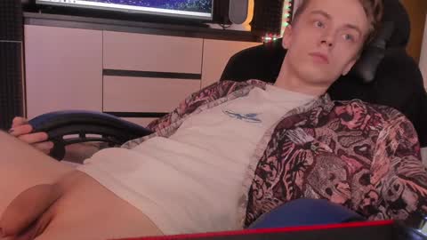 Snapshot of enkeer chatting on 01-17-25, 05:00 Enker online show from 01-17-25, 05:00