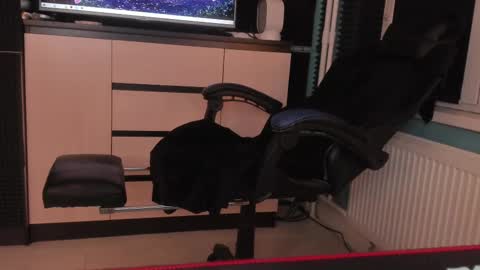 Snapshot of enkeer chatting on 02-24-25, 02:51 Enker online show from 02-24-25, 02:51