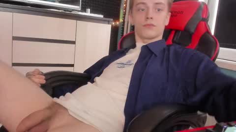 Snapshot of enkeer chatting on 09-15-25, 11:32 Enker online show from 09-15-25, 11:32