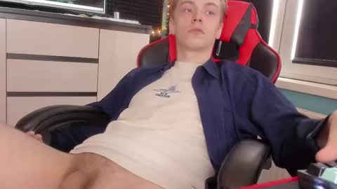 Snapshot of enkeer chatting on 09-19-25, 01:56 Enker online show from 09-19-25, 01:56