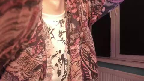 Snapshot of enkeer chatting on 10-22-25, 10:31 Enker online show from 10-22-25, 10:31