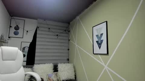 Enma clark online show from 10-20-25, 04:02