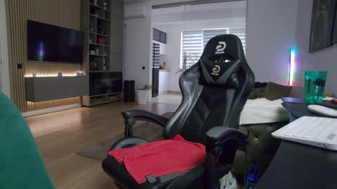 Erik online show from 06-06-26, 04:23