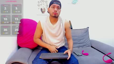 Snapshot of enrique_villa23 chatting on 01-06-25, 12:46 enrique online show from 01-06-25, 12:46