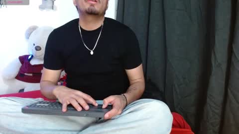 Snapshot of enrique_villa23 chatting on 04-10-26, 03:23 enrique online show from 04-10-26, 03:23