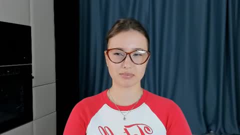 Snapshot of enriquetapoduska chatting on 07-18-26, 07:23 Scottie online show from 07-18-26, 07:23