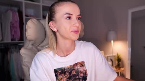 entya online show from 10-14-25, 04:02