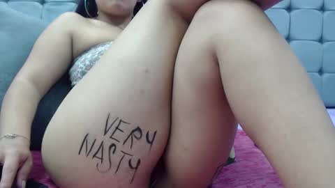 Snapshot of eny_dirty chatting on 12-28-24, 01:38 Enny Dirty online show from 12-28-24, 01:38