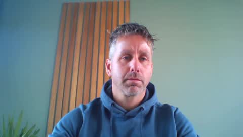 Snapshot of enzoenzo7 chatting on 02-19-25, 11:06 Enzos Massive Cock online show from 02-19-25, 11:06