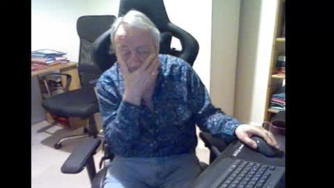 erasmus_d online show from 11-22-25, 06:51