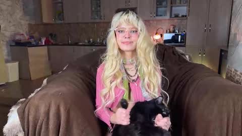 Snapshot of erectioneeering chatting on 11-28-25, 06:54 Alissa online show from 11-28-25, 06:54