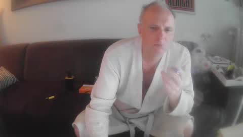 Snapshot of eric204 chatting on 02-04-25, 09:49 Eric online show from 02-04-25, 09:49