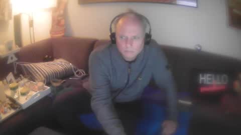 Snapshot of eric204 chatting on 11-23-25, 03:39 Eric online show from 11-23-25, 03:39