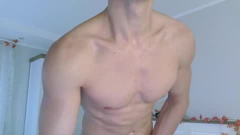 Snapshot of eric_crush chatting on 10-01-25, 04:07 Eric Crush online show from 10-01-25, 04:07