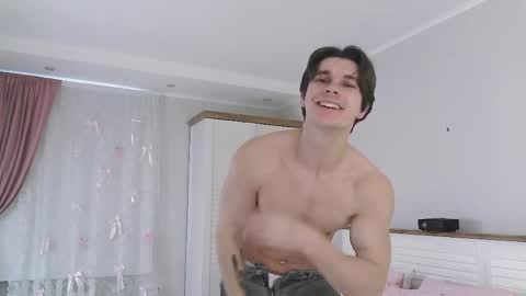 Snapshot of eric_crush chatting on 03-15-26, 04:18 Eric Crush online show from 03-15-26, 04:18