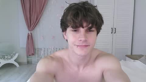 Eric Crush online show from 05-12-26, 04:20