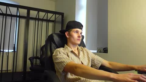    online show from 10-10-25, 12:15