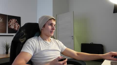    online show from 10-14-25, 07:31