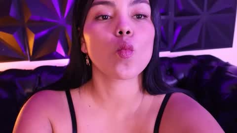 erica_adams_ online show from 12-02-25, 08:26