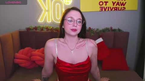 Snapshot of erica_nelson chatting on 12-01-25, 01:21 Erica 3 online show from 12-01-25, 01:21