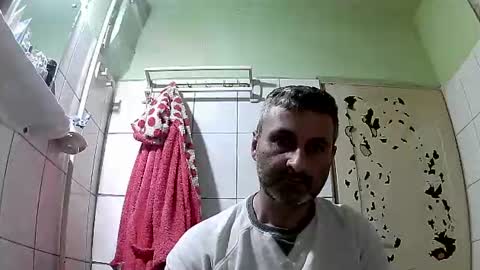 Snapshot of ericboy32 chatting on 12-25-24, 10:16 eric online show from 12-25-24, 10:16
