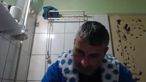 Snapshot of ericboy32 chatting on 03-12-25, 07:28 eric online show from 03-12-25, 07:28