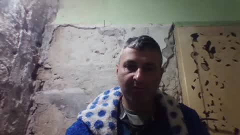 Snapshot of ericboy32 chatting on 10-03-25, 06:38 eric online show from 10-03-25, 06:38