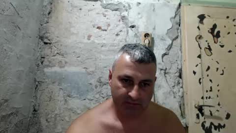 Snapshot of ericboy32 chatting on 08-01-26, 01:21 eric online show from 08-01-26, 01:21