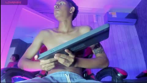 Snapshot of erick_wal chatting on 10-20-25, 04:35 online show from 10-20-25, 04:35