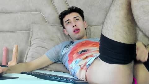 Snapshot of erickblaze_wm chatting on 02-08-25, 12:28 Erick online show from 02-08-25, 12:28