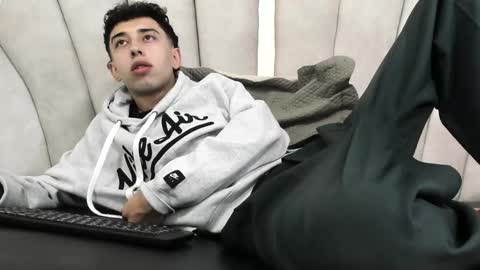 Snapshot of erickblaze_wm chatting on 02-18-25, 01:11 Erick online show from 02-18-25, 01:11