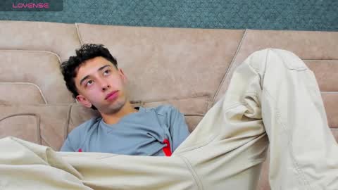 Snapshot of erickblaze_wm chatting on 02-19-25, 05:16 Erick online show from 02-19-25, 05:16