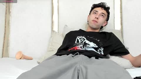 Snapshot of erickblaze_wm chatting on 02-24-25, 08:36 Erick online show from 02-24-25, 08:36