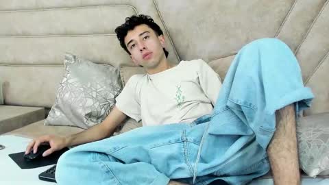 Snapshot of erickblaze_wm chatting on 03-03-25, 04:35 Erick online show from 03-03-25, 04:35