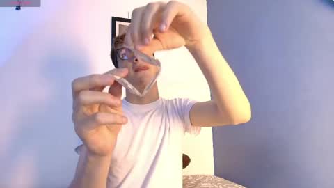 Snapshot of erik_golden_ chatting on 05-08-26, 08:58 I am Erik online show from 05-08-26, 08:58