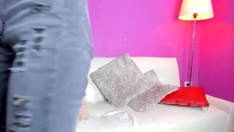 Snapshot of erika1717 chatting on 11-06-25, 02:18 erika1717 online show from 11-06-25, 02:18