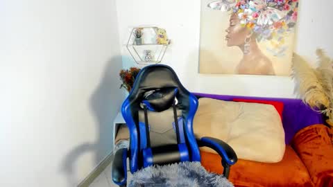 Snapshot of erika_lyrics chatting on 02-25-26, 08:13 E R I K A - L Y R I C S online show from 02-25-26, 08:13