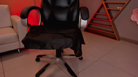 Snapshot of erikabenz chatting on 02-11-25, 02:35 Erika Benz online show from 02-11-25, 02:35